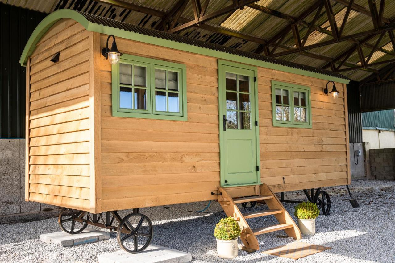 Finest Retreats - The Shepherd'S Hut At Northcombe Farm Beaworthy Exterior photo